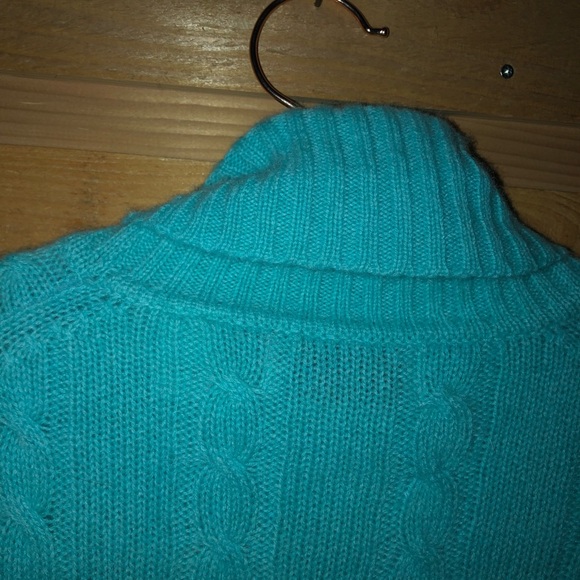 Light blue Lord & Taylor 2 Ply 100% Cashmere short sleeve turtleneck sweater - Picture 11 of 12